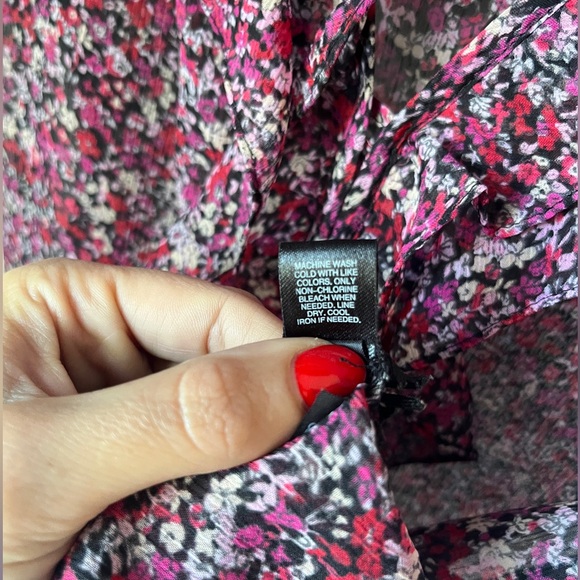 Express Women’s Floral Ruffle V-Neck Top | Size S | Magenta, Red, Pink, Black - Picture 8 of 8